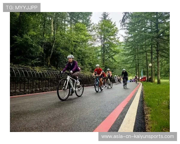 成都自行车赛摔车事故引发广泛关注与讨论，成都自行车赛道